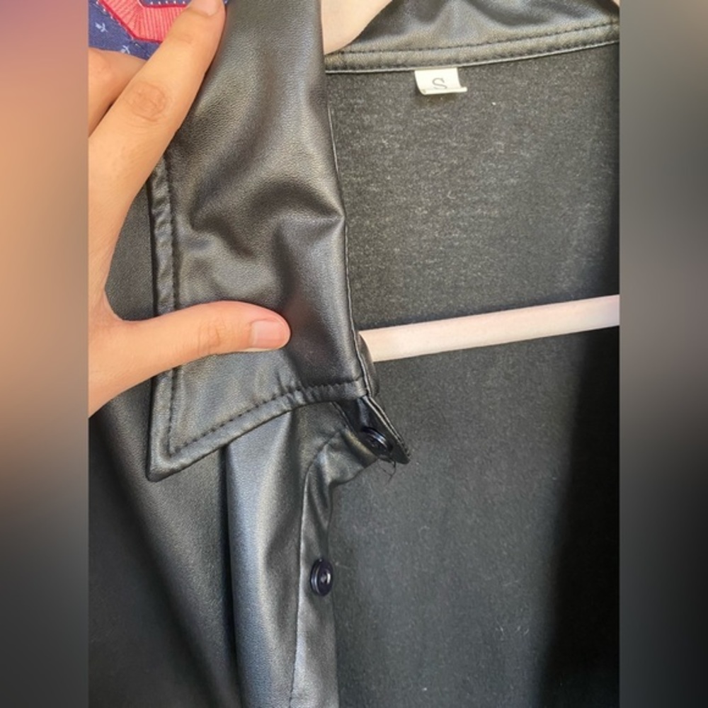 Oversized black leather button down - Picture 3 of 6